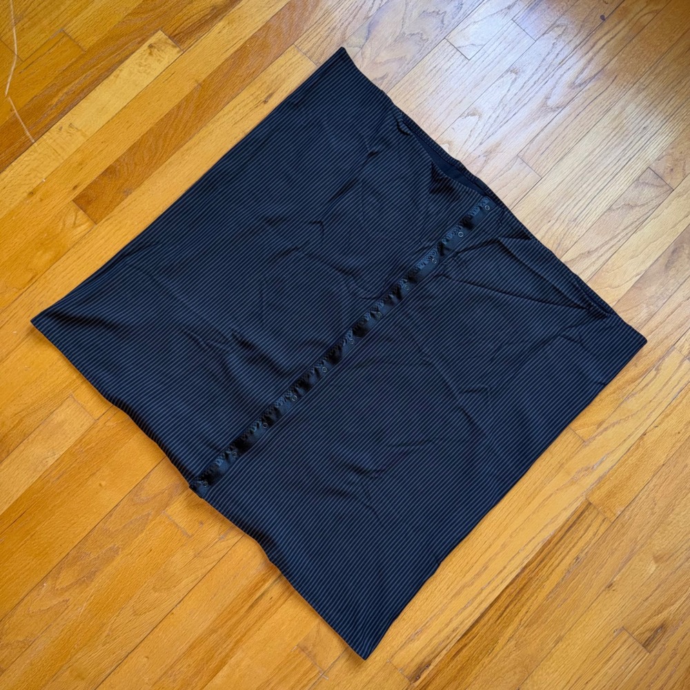 Lululemon Vinyasa Scarf Black Grey Pinstripe Snap Button Infinity Wrap Scarf